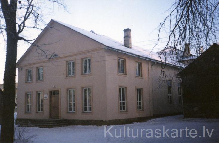 Kalnienas tautas nams